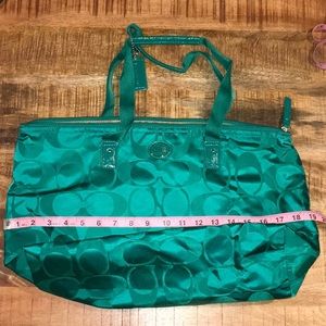 Coach Emerald Green Tote.Pouch snaps in